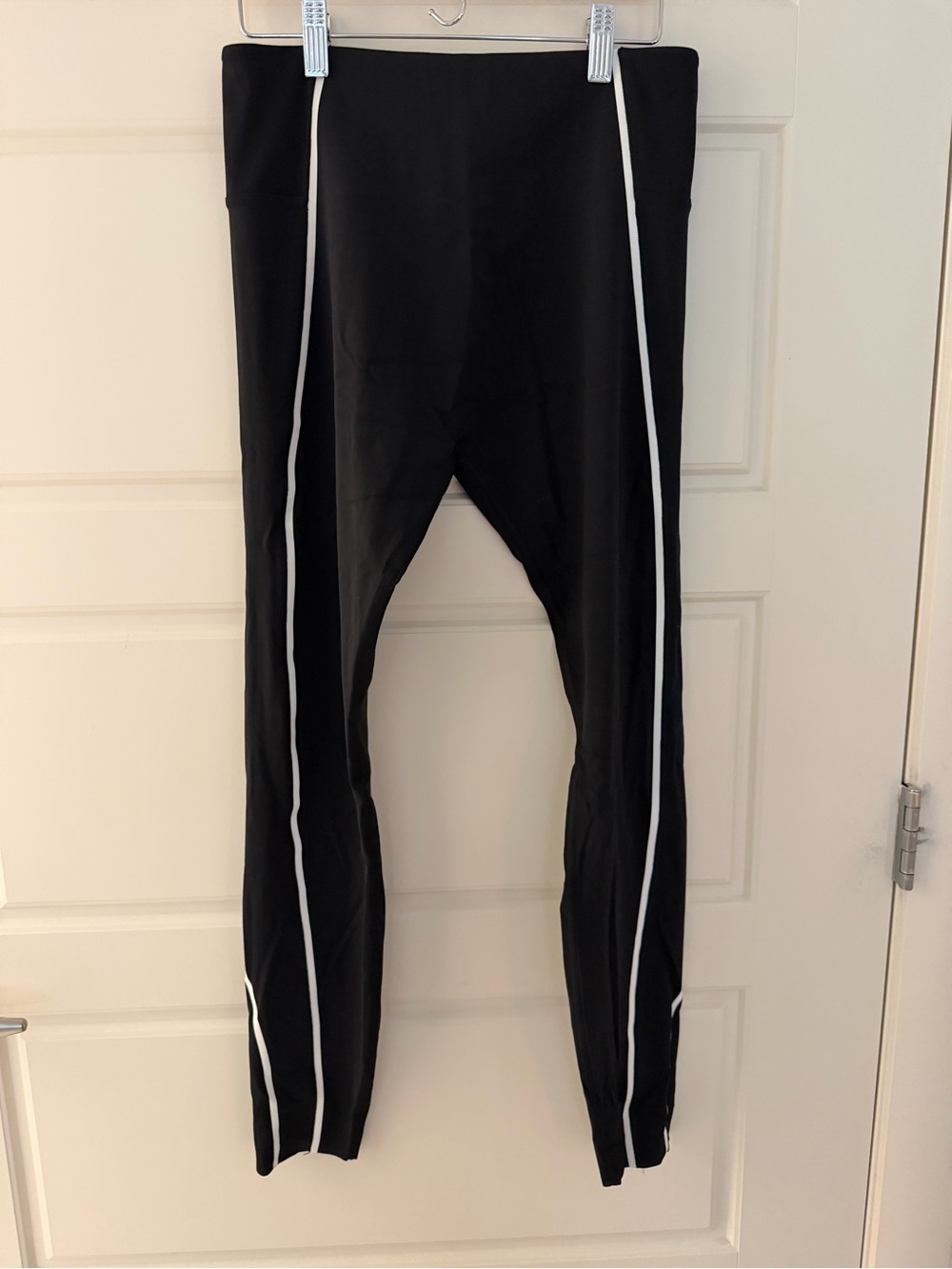 Lorna Jane Black Leggings with White Side Piping